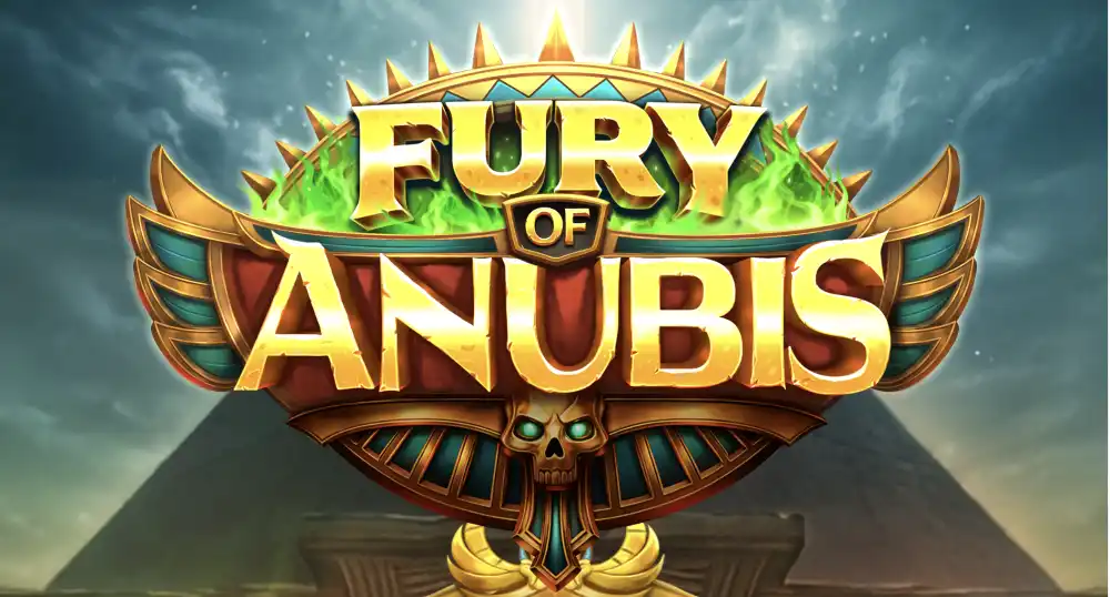 Pantalla inicial de Fury of Anubis con el dios egipcio junto al grid de 6x5